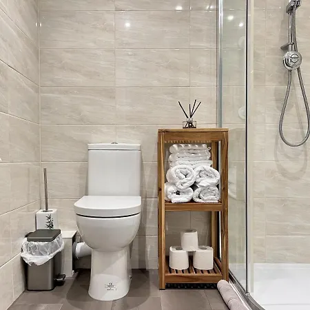Modern 2 Bed Townhouse Just Outside Walls With Free Private Parking Ferienhaus *