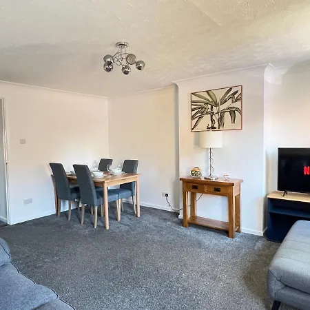 Modern 2 Bed Townhouse Just Outside Walls With Free Private Parking Ferienhaus
