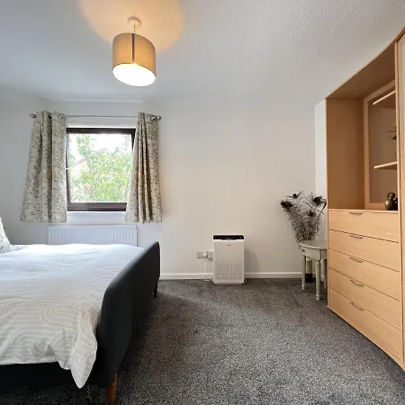 Modern 2 Bed Townhouse Just Outside Walls With Free Private Parking * York