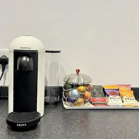 Modern 2 Bed Townhouse Just Outside Walls With Free Private Parking *