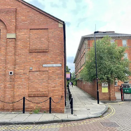 Prázdninový dům Modern 2 Bed Townhouse Just Outside Walls With Free Private Parking *