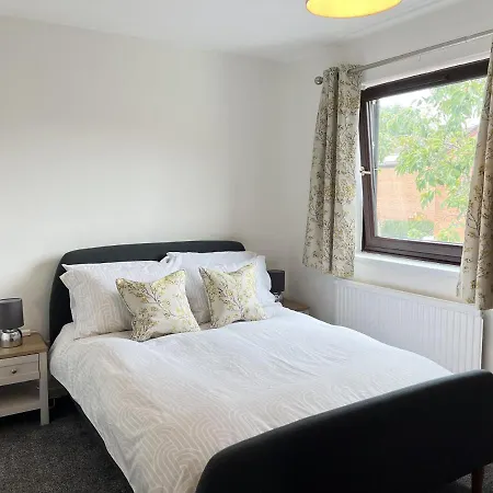 Modern 2 Bed Townhouse Just Outside Walls With Free Private Parking * York